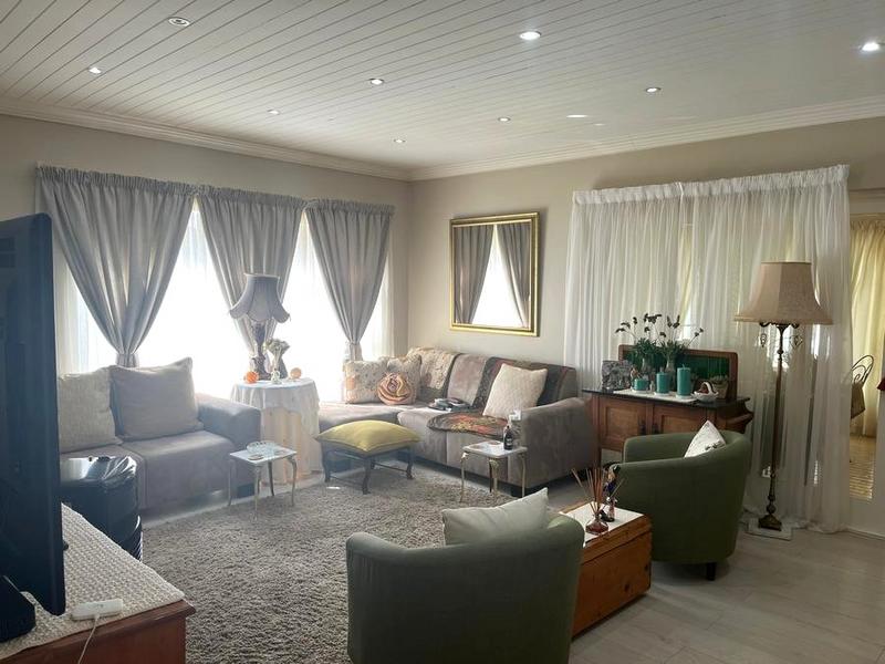 4 Bedroom Property for Sale in Hartenbos Central Western Cape